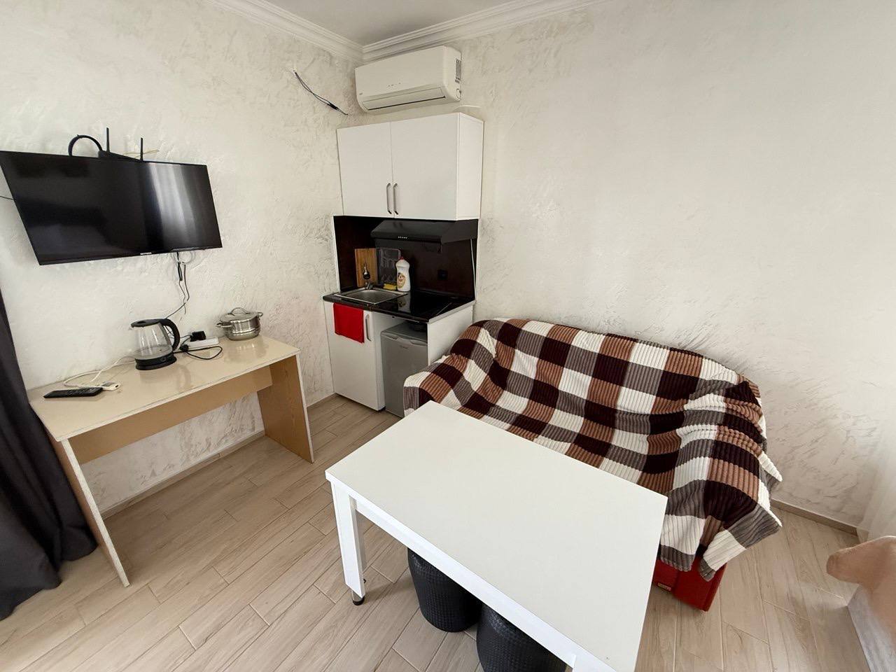 Studio for Rent near Metro City photo 4 of 8