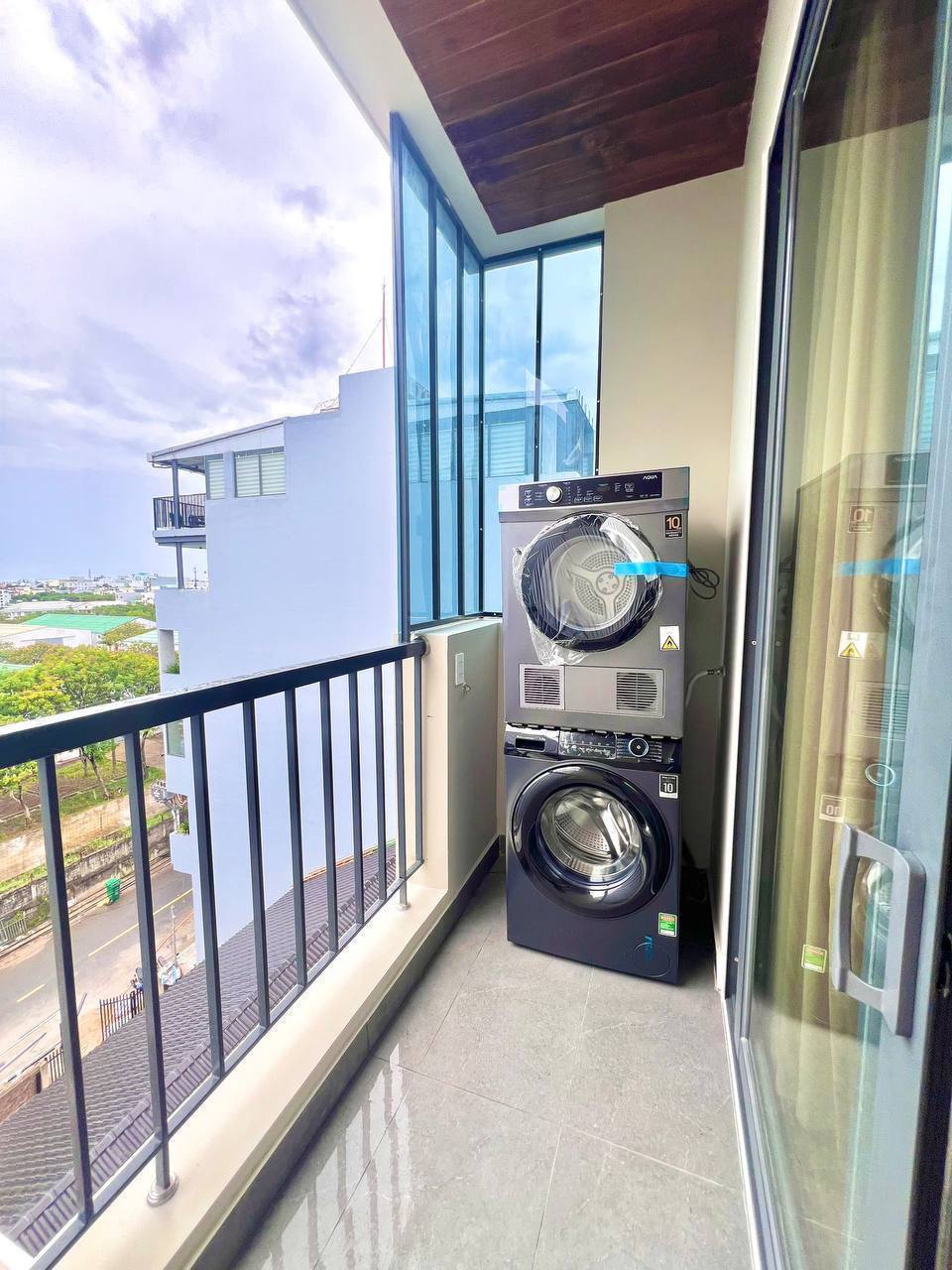 Brand-New 1-Bedroom Apartment in Khue My Dong photo 1 of 8