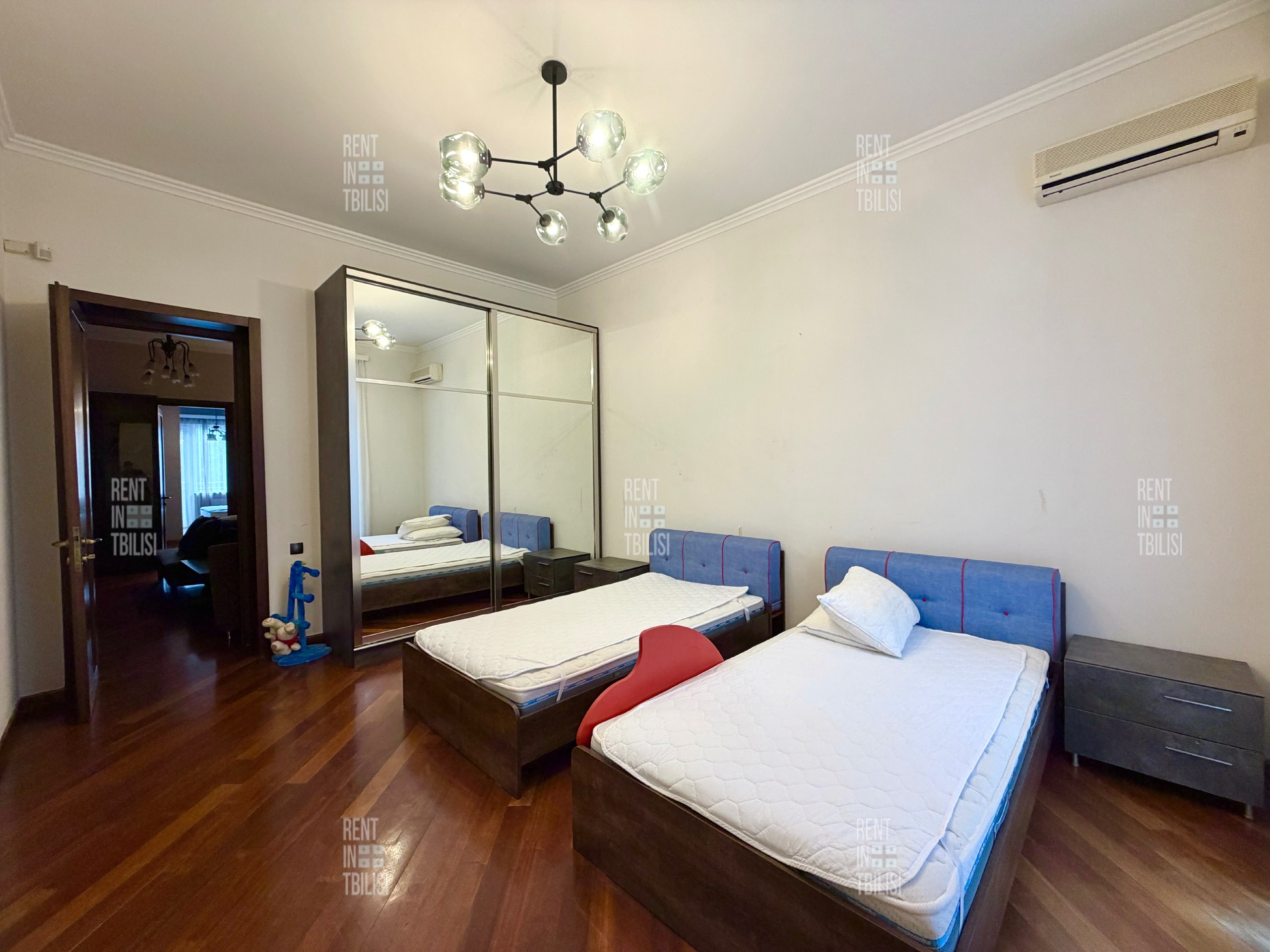 6-Bedroom Duplex Apartment in Vake photo 3 of 8