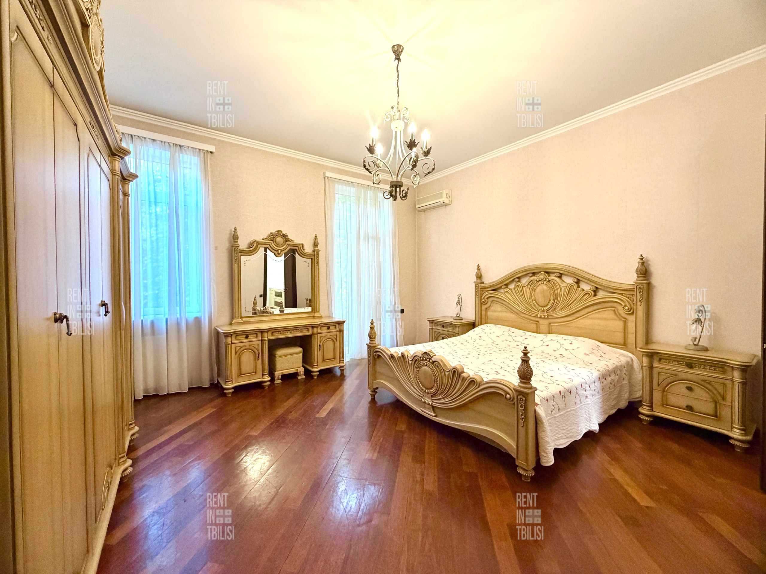 6-Bedroom Duplex Apartment in Vake photo 4 of 8