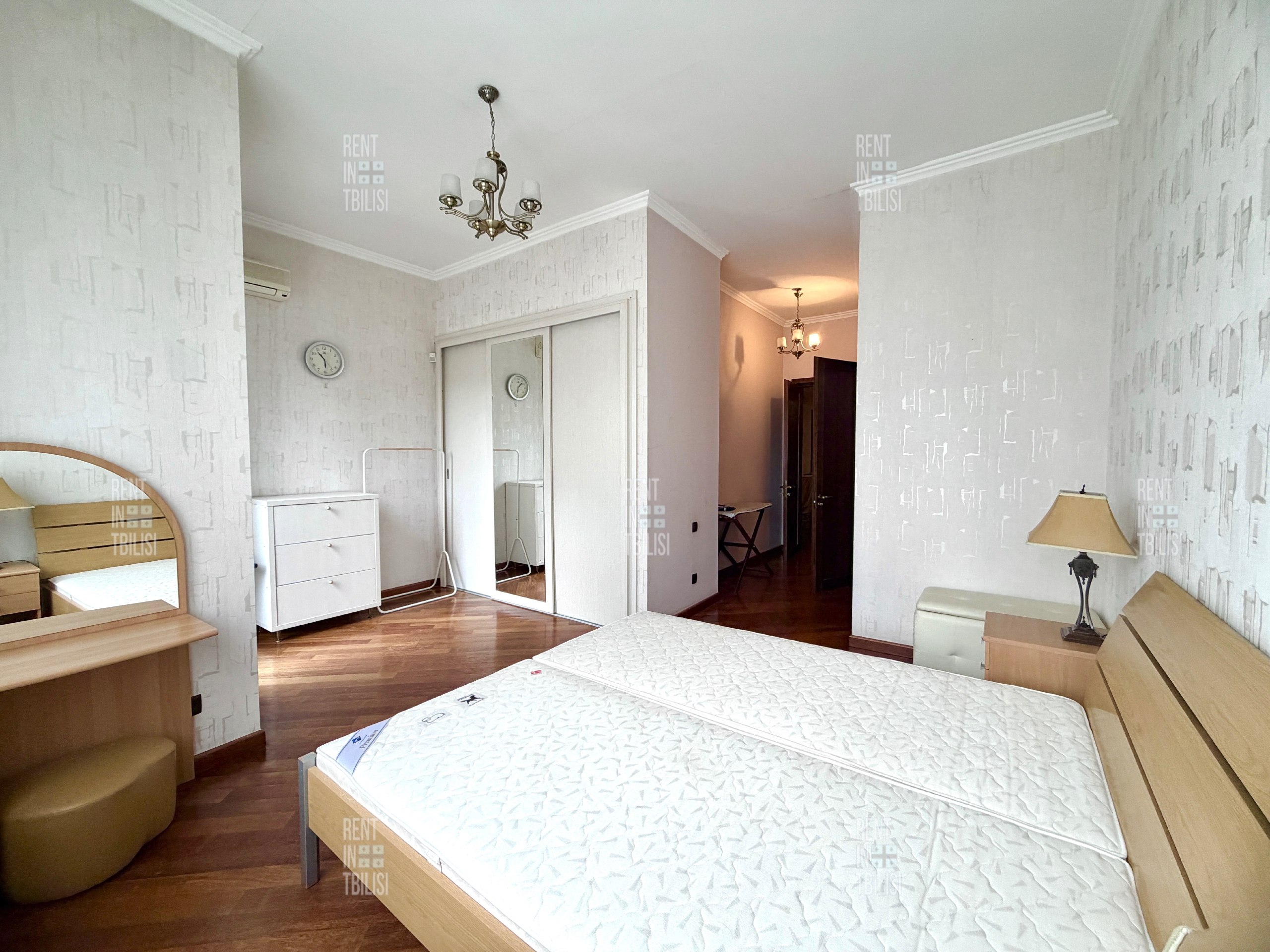 6-Bedroom Duplex Apartment in Vake photo 6 of 8