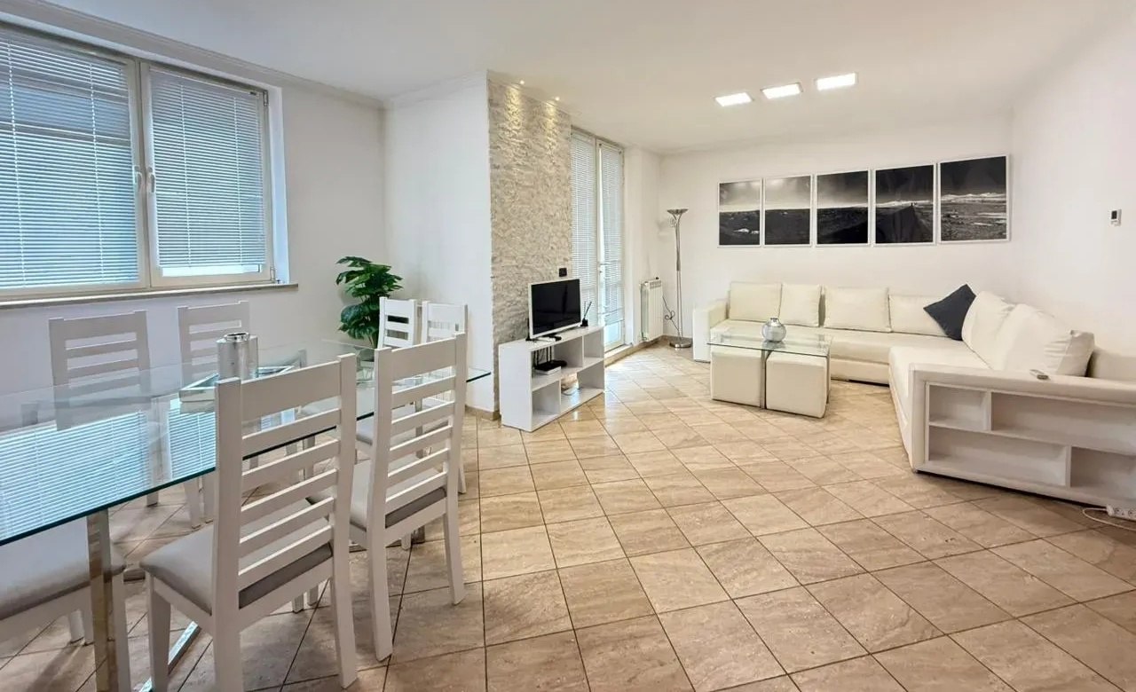 Three-Room Apartment in a New Development photo 1 of 8