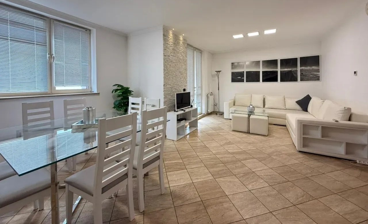 Three-Room Apartment in a New Development photo 2 of 8
