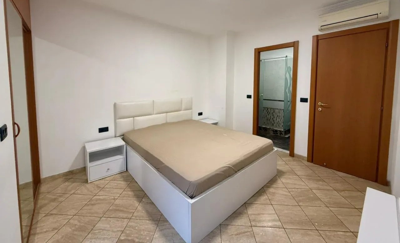 Three-Room Apartment in a New Development photo 7 of 8