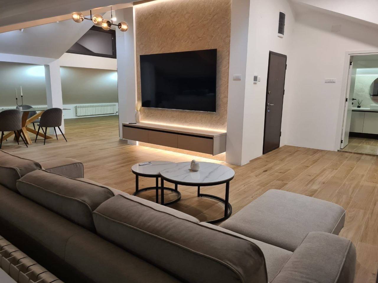 360 m² Apartment in Dedinje photo 1 of 6