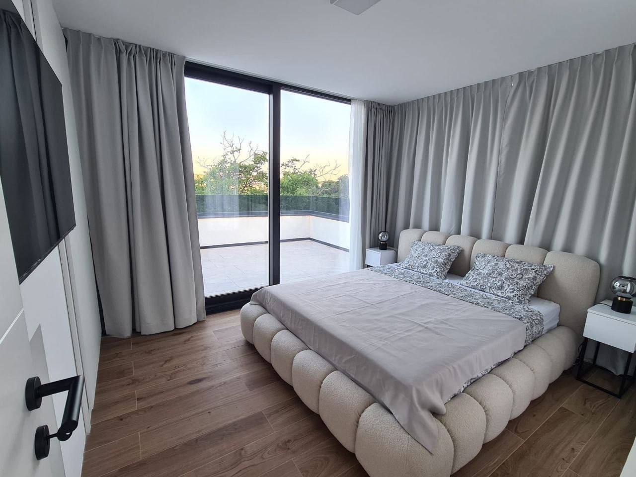 360 m² Apartment in Dedinje photo 4 of 6