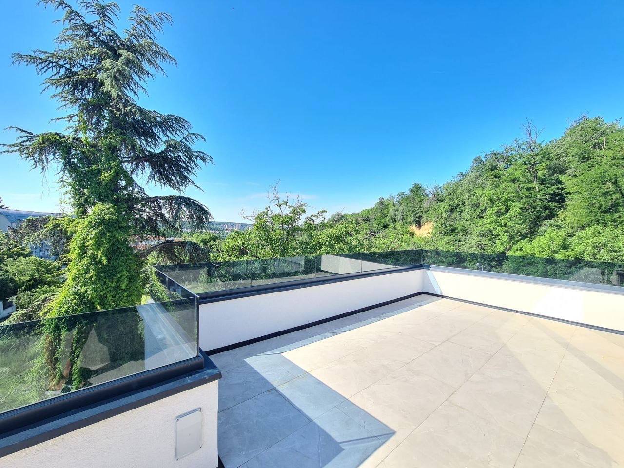 360 m² Apartment in Dedinje photo 6 of 6
