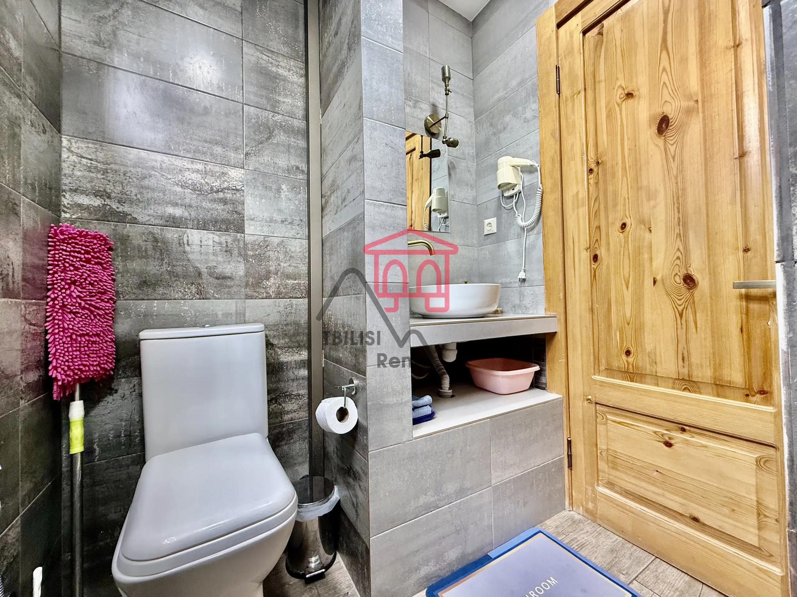 Уютная двухуровневая квартира с террасой и видом на Тбилиси photo 5 of 6