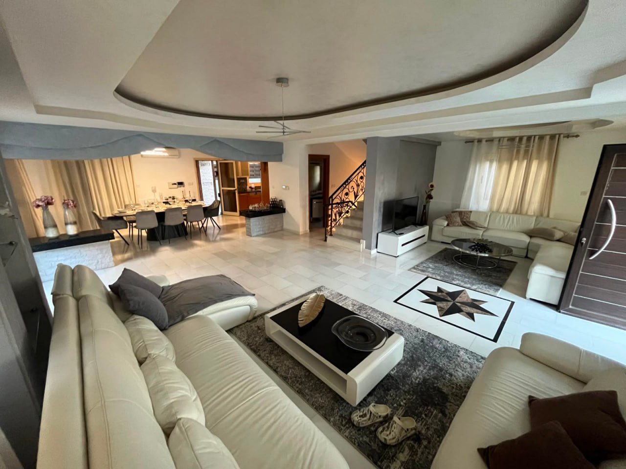 7-Bedroom Villa for Rent in Germasogeia photo 1 of 4