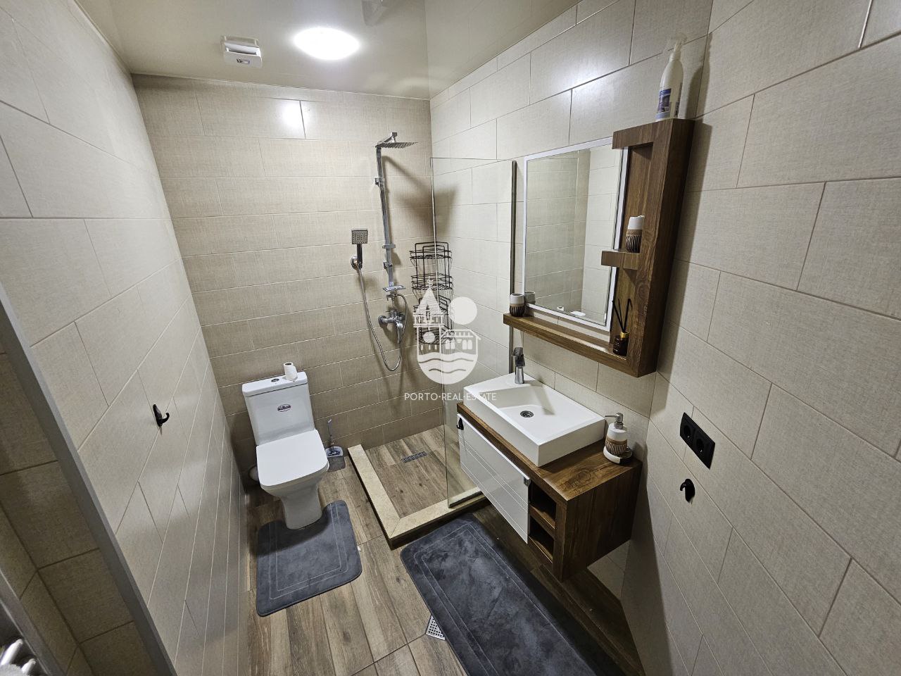 1-Bedroom Apartment in Black Sea Tower photo 5 of 6