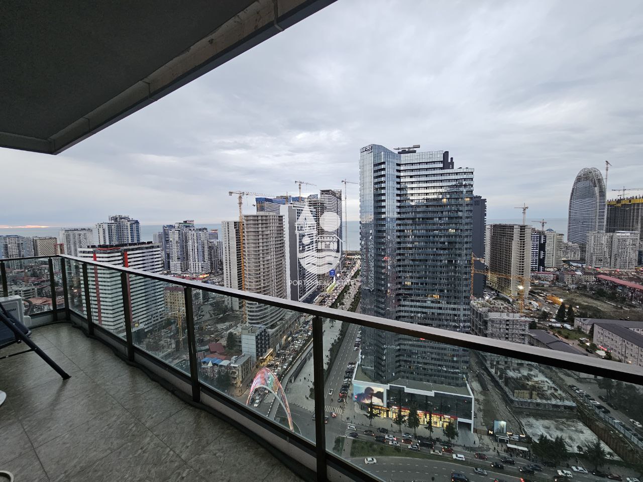 1-Bedroom Apartment in Black Sea Tower photo 6 of 6