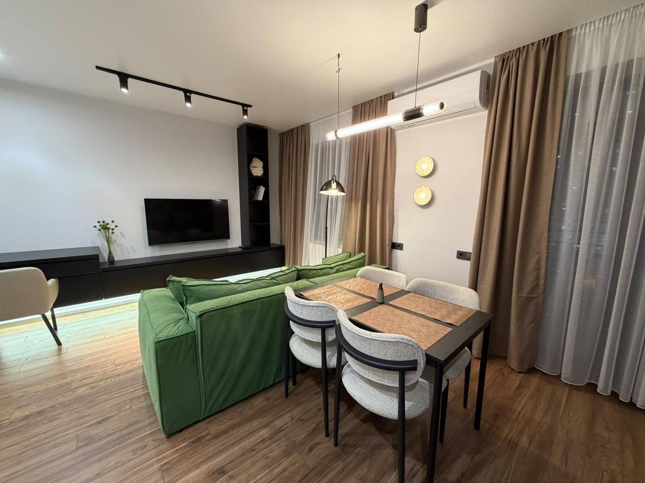 1-Bedroom Apartment on Sherif Khimshiashvili Street photo 1 of 6
