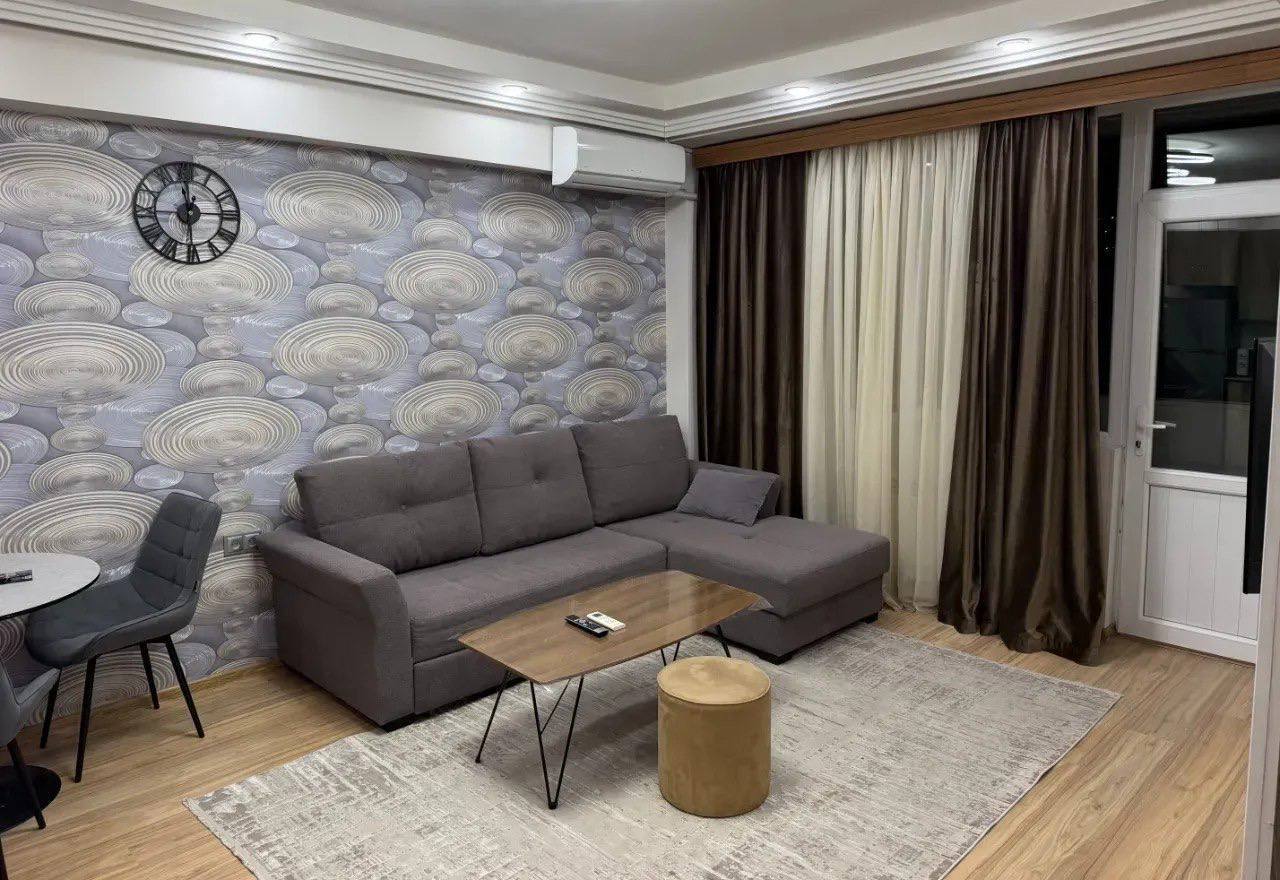 Furnished 2-Bedroom Apartment in Kentron photo 1 of 8
