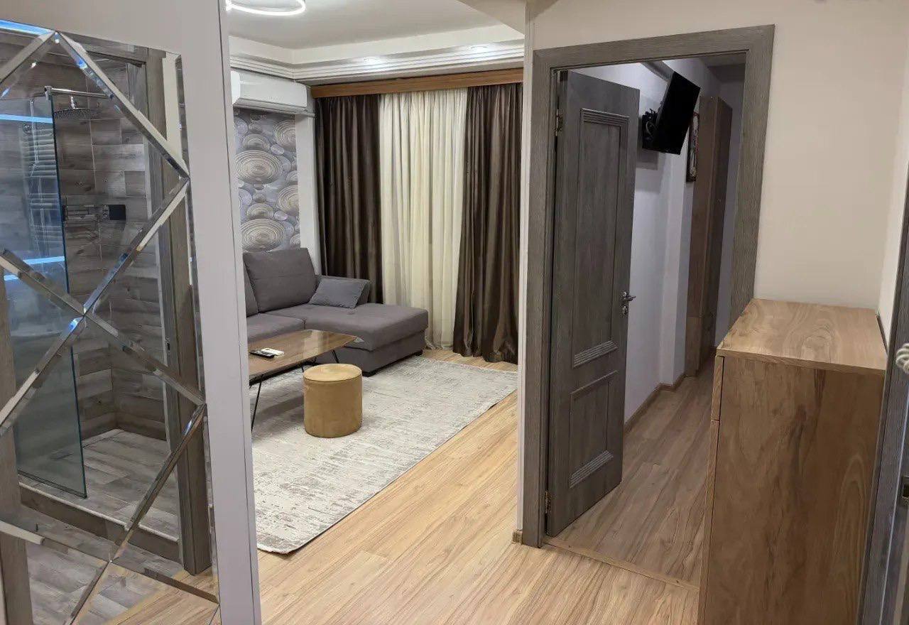 Furnished 2-Bedroom Apartment in Kentron photo 2 of 8