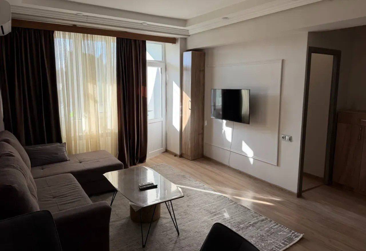 Furnished 2-Bedroom Apartment in Kentron photo 3 of 8
