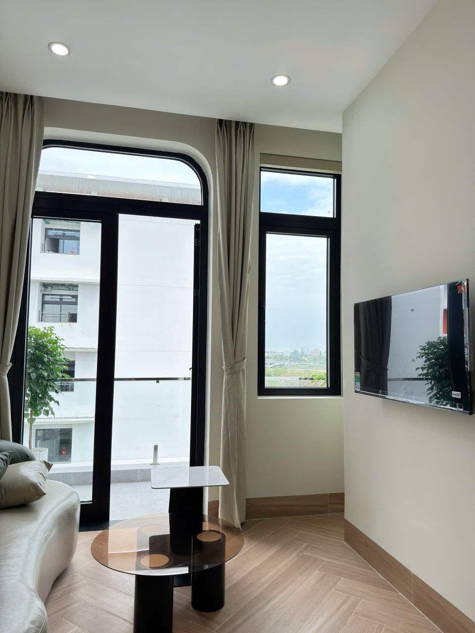 Modern 2-Bedroom Apartment for Rent photo 4 of 8