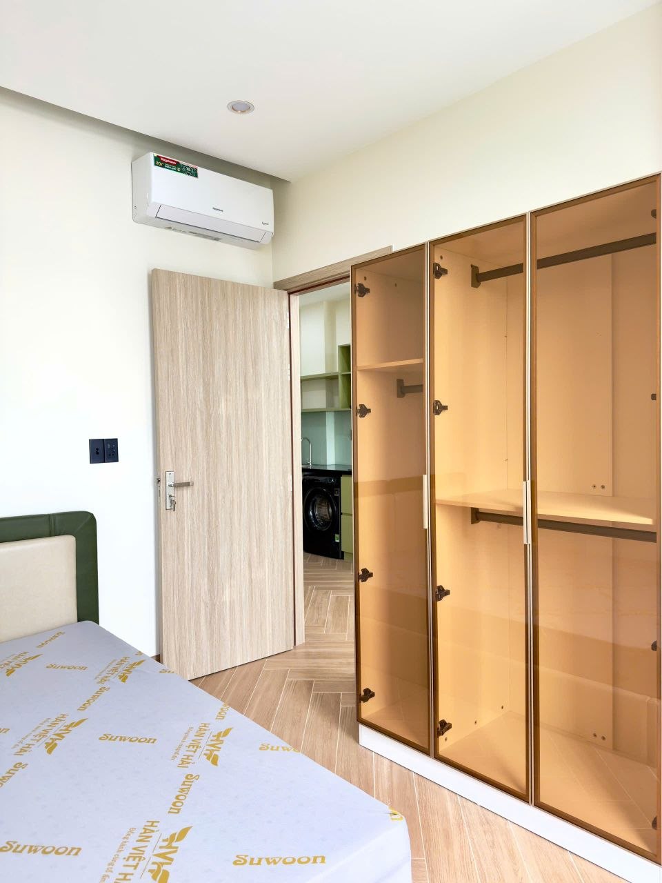 Modern 2-Bedroom Apartment for Rent photo 5 of 8