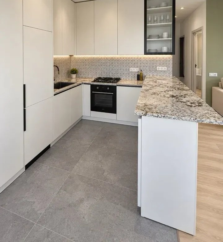 Two-Room Apartment in a New Development photo 3 of 8