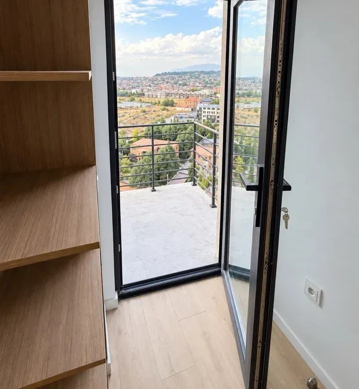 Two-Room Apartment in a New Development photo 7 of 8