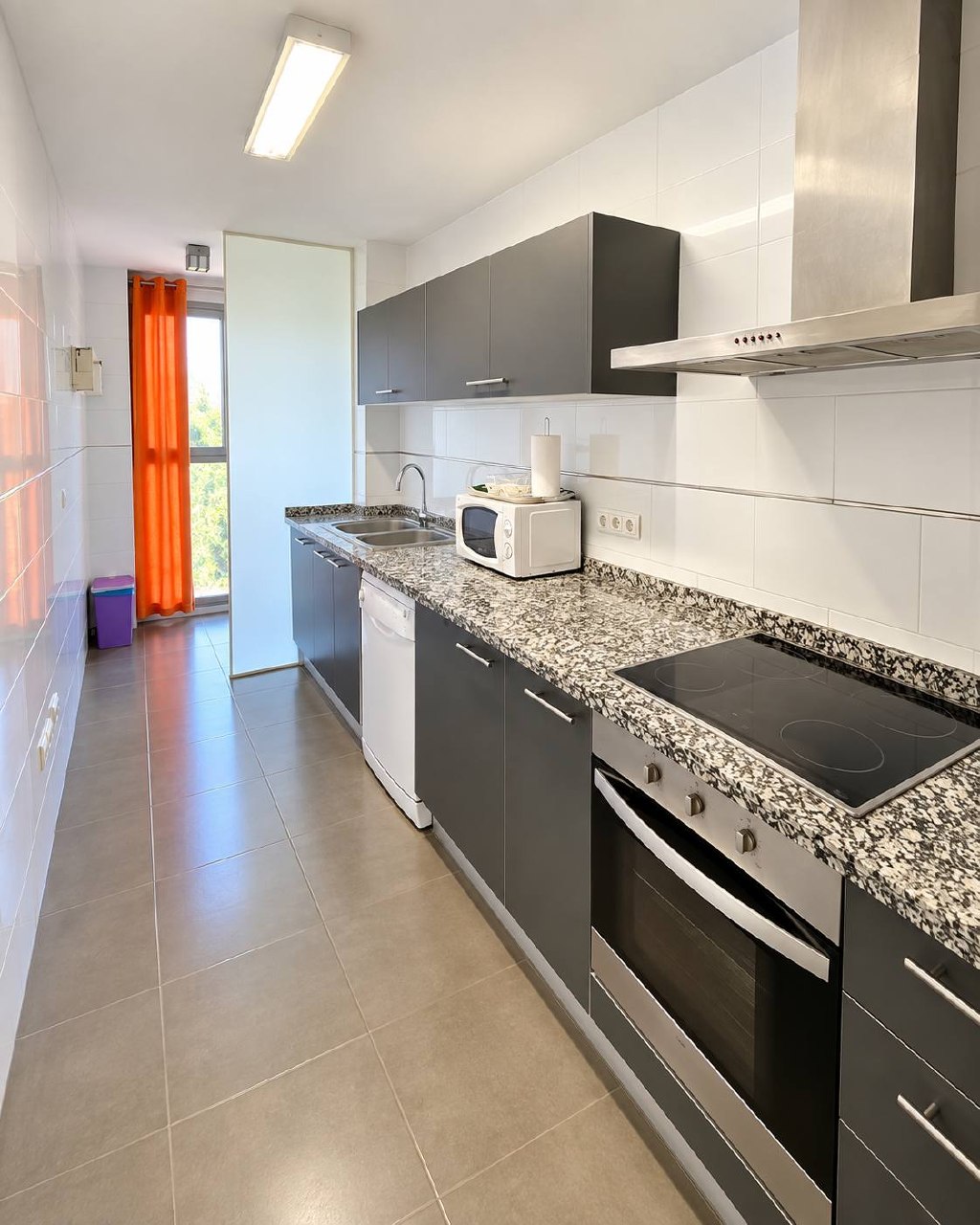 Furnished 3-Bedroom Apartment near Malvarrosa Beach photo 3 of 8