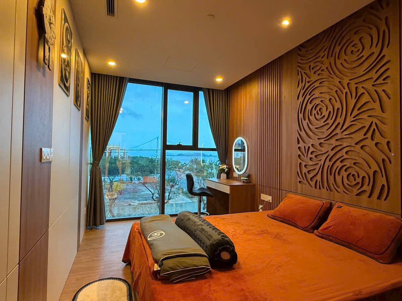 Luxury 2-Bedroom River View Apartment photo 6 of 8