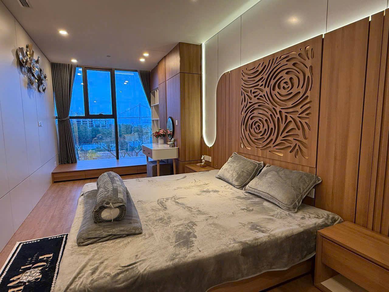 Luxury 2-Bedroom River View Apartment photo 7 of 8