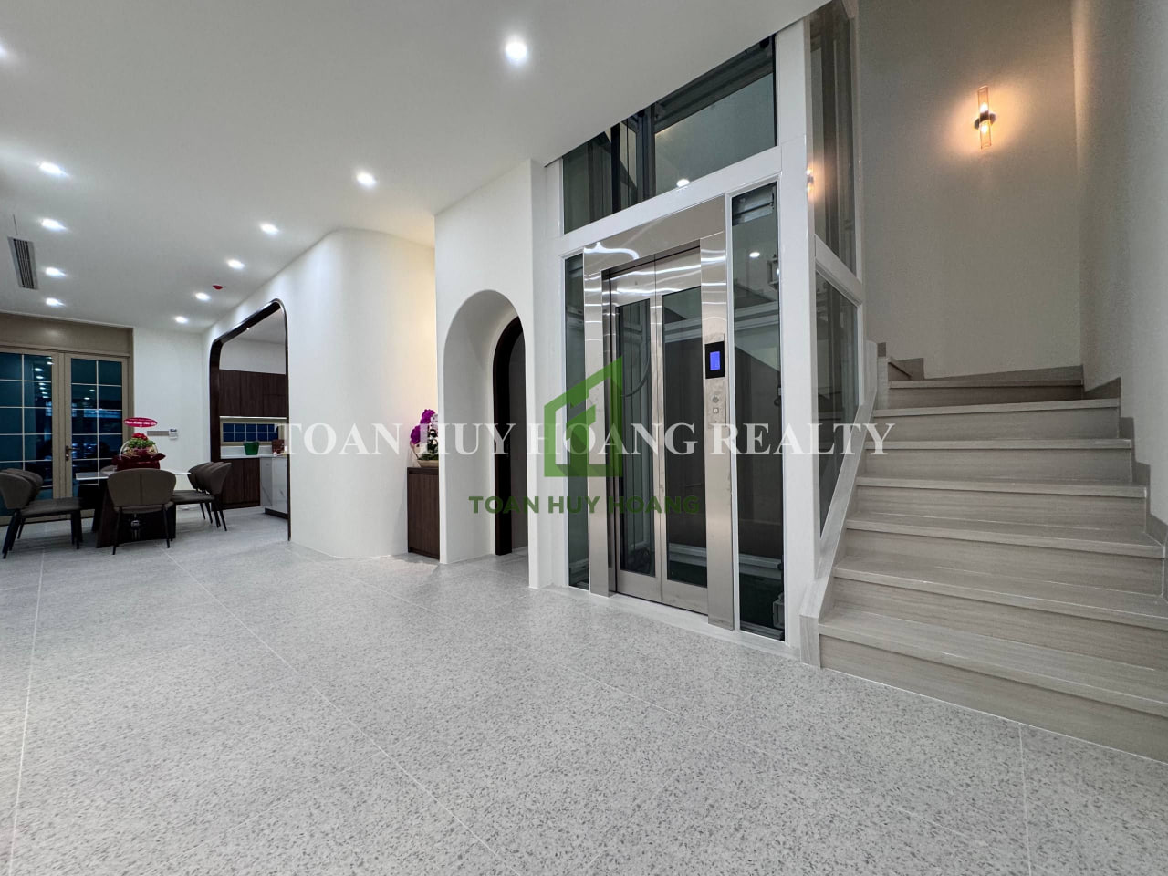 5-Bedroom Luxury House at Regal Pavillon photo 5 of 8
