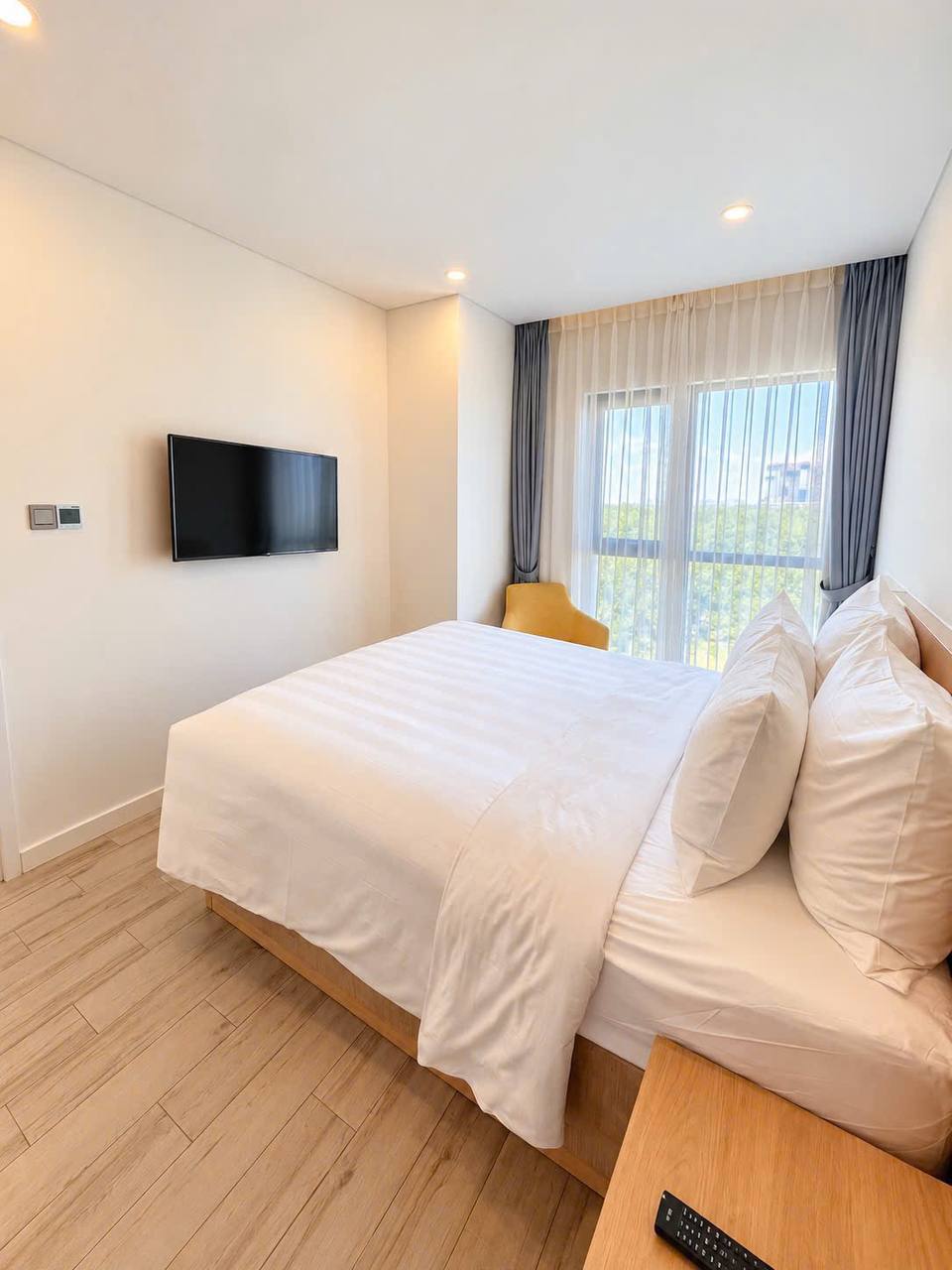 2BR Sea-View Apartment in Ngu Hanh Son photo 7 of 8