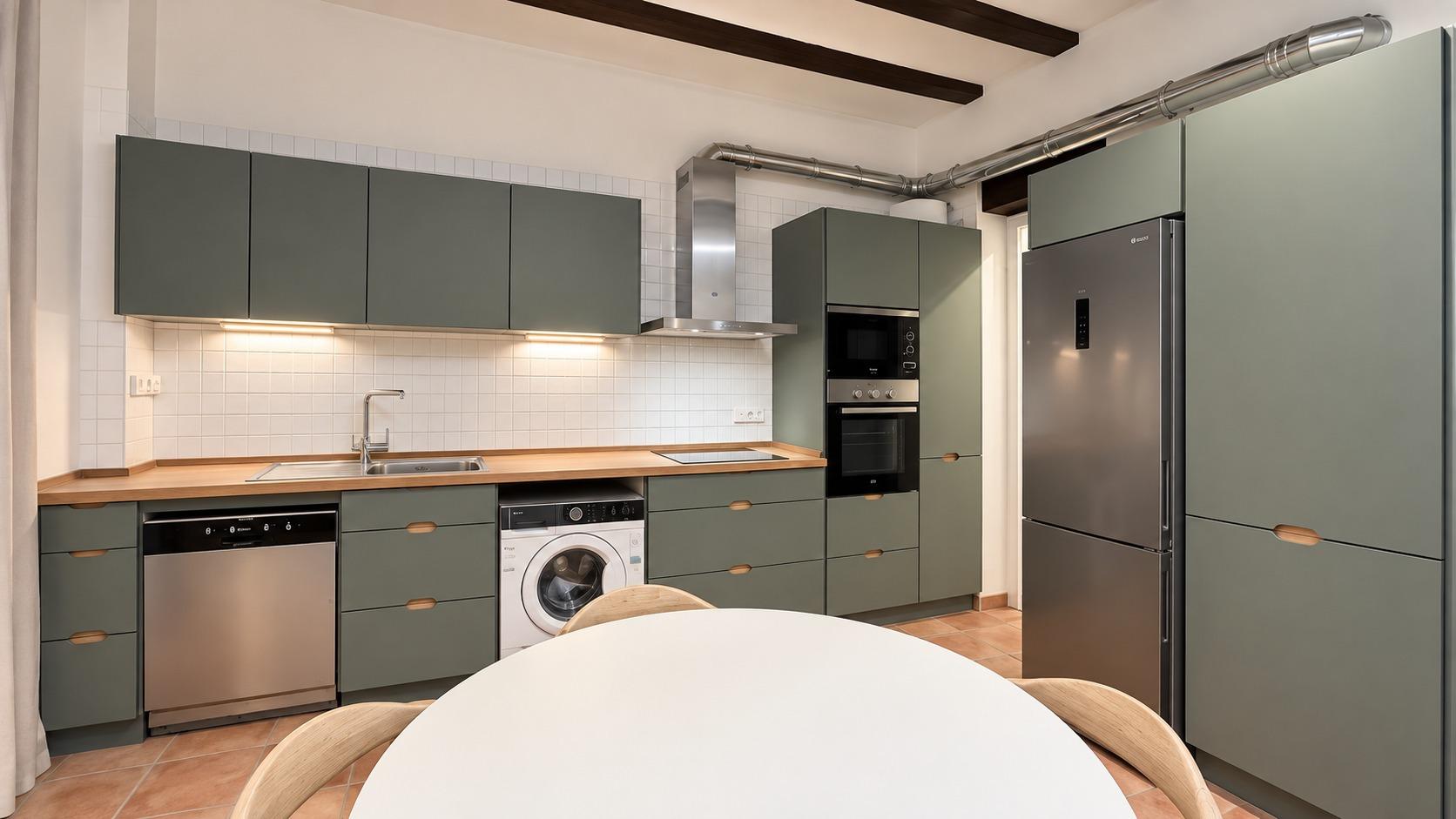 2-Bedroom Apartment for Rent in Ciutat Vella photo 3 of 8