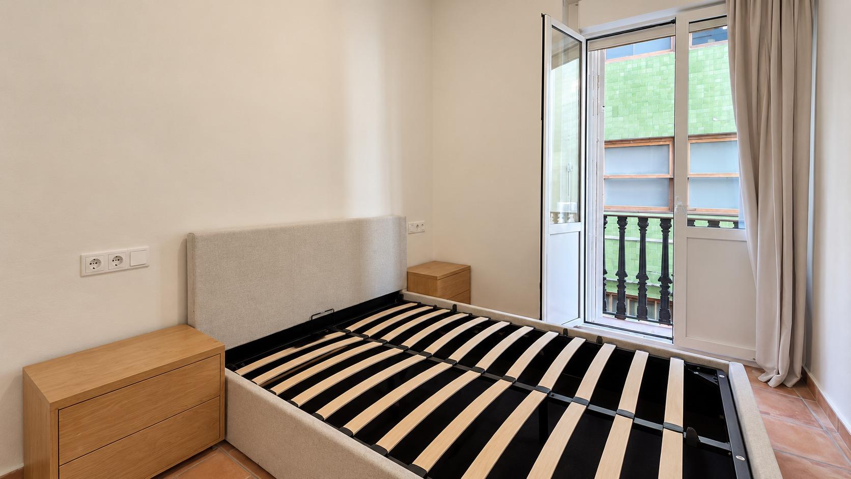 2-Bedroom Apartment for Rent in Ciutat Vella photo 4 of 8