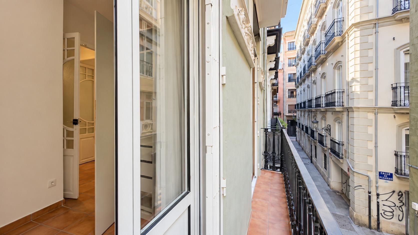 2-Bedroom Apartment for Rent in Ciutat Vella photo 7 of 8
