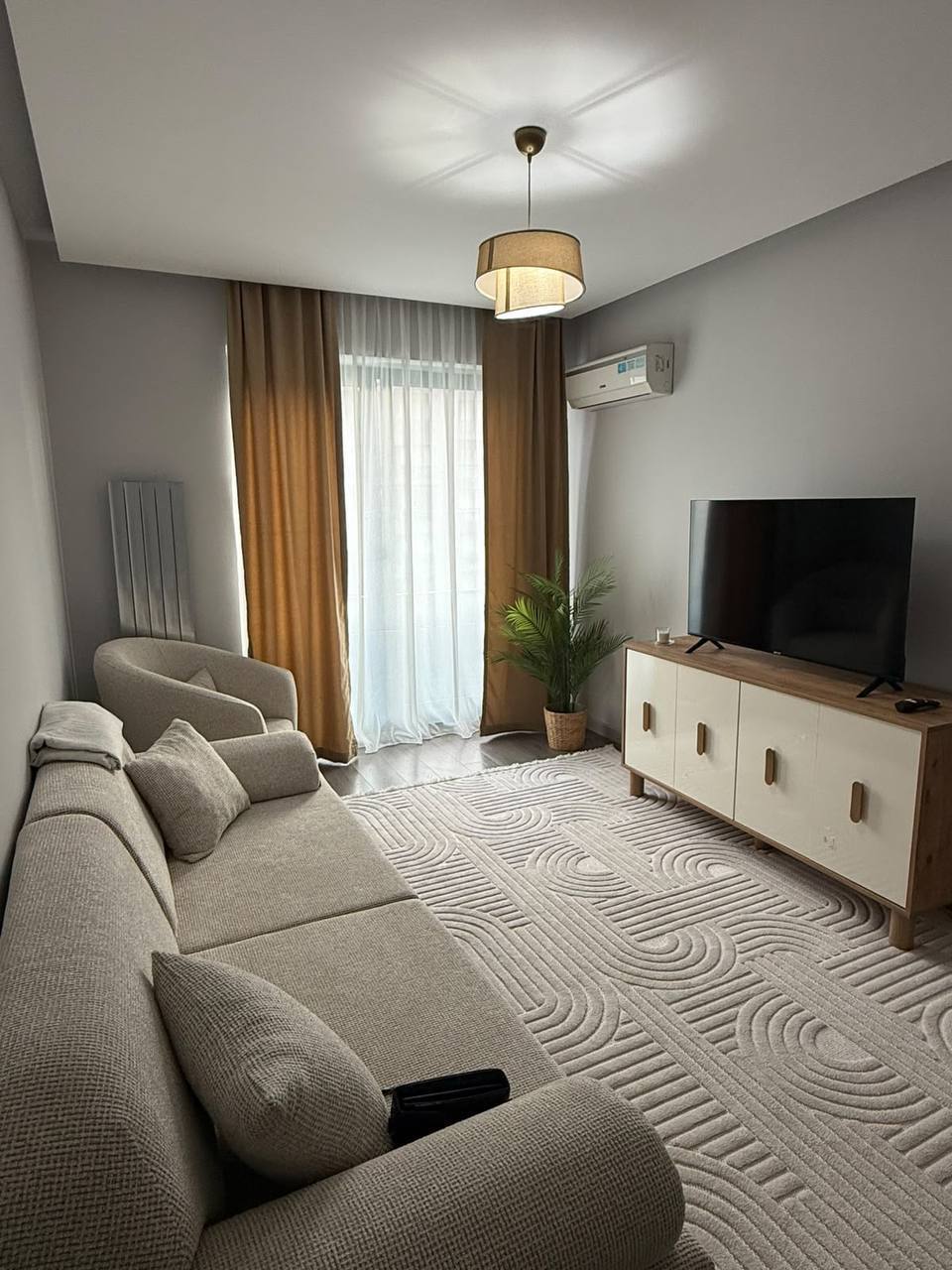 1-Bedroom Apartment in Gated Complex Near Metrobus photo 3 of 8