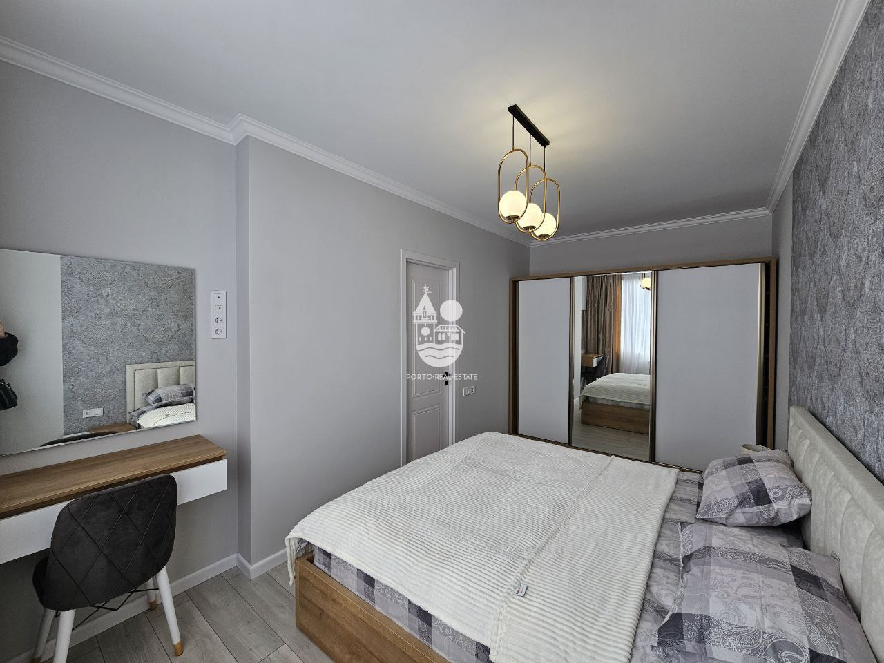 3-Bedroom Apartment on S. Khimshiashvili Street photo 3 of 6