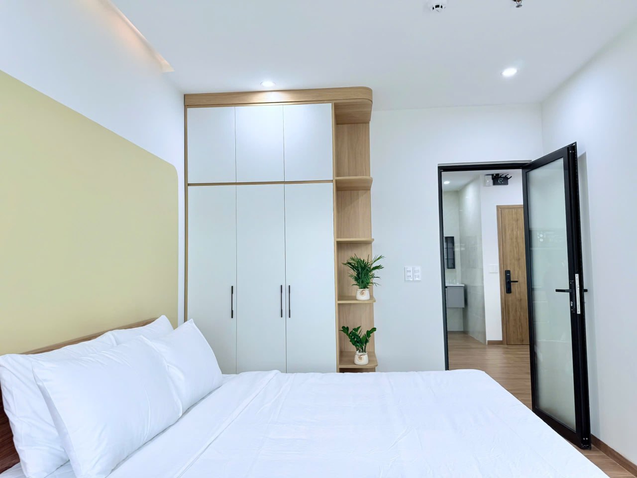 Fully Furnished 2-Bedroom Apartment in My An photo 5 of 8