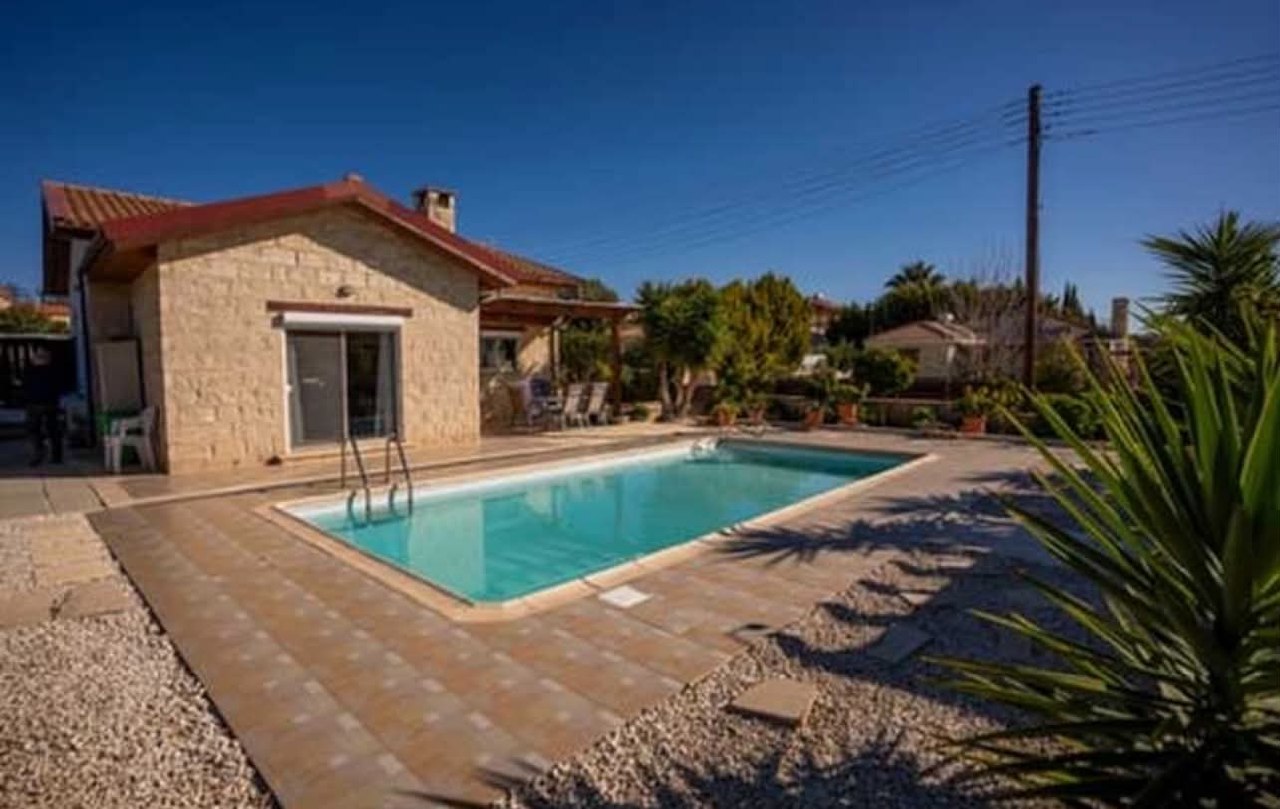 2-Bedroom Villa for Rent in Souni photo 4 of 7