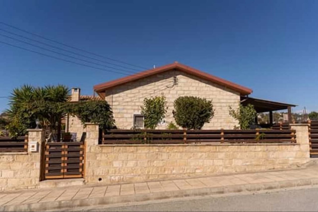 2-Bedroom Villa for Rent in Souni photo 5 of 7