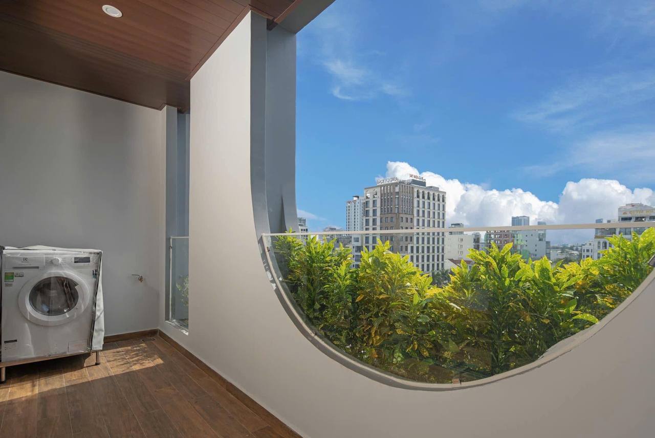 Luxury 1-Bedroom Apartment in Son Tra photo 2 of 8