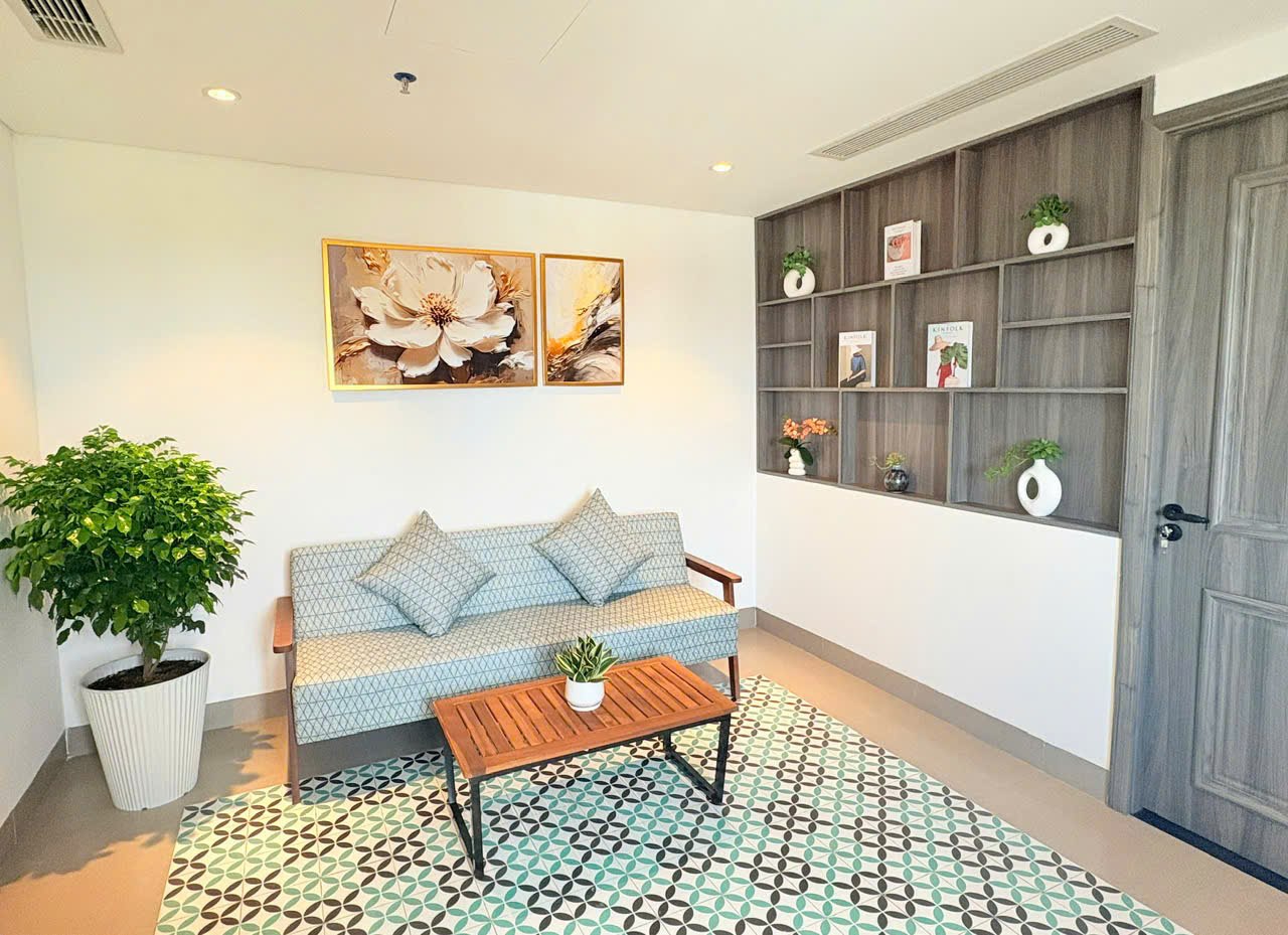 Modern 1-Bedroom Apartment Near My Khe Beach photo 1 of 7