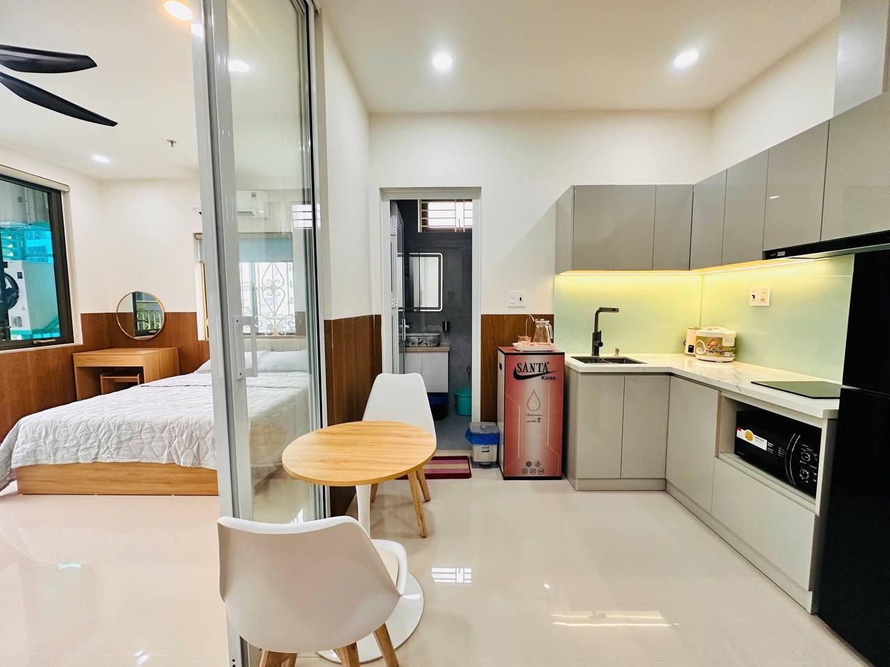 Furnished 1-Bedroom Apartment near My Khe Beach photo 2 of 6