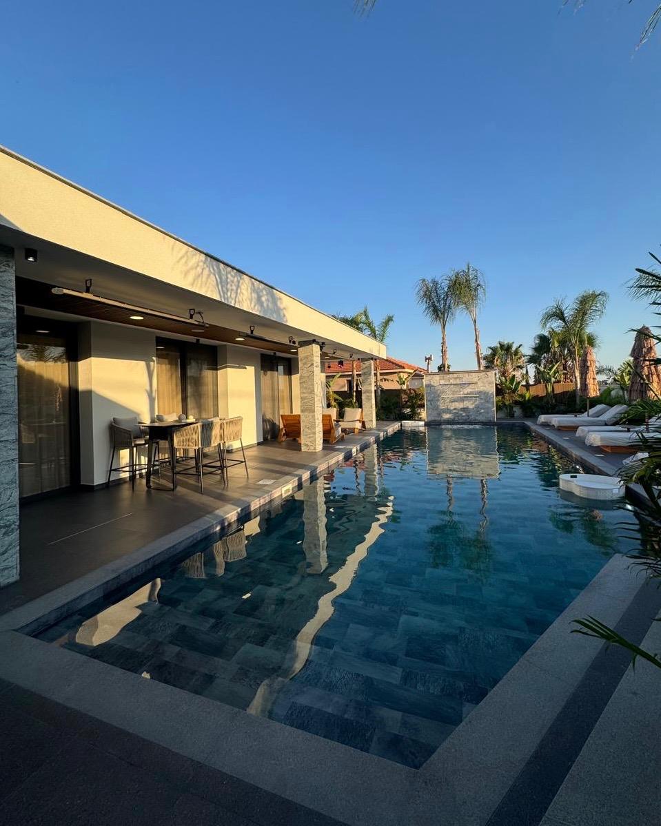 4-Bedroom Villa with Private Pool in Parekklisia photo 1 of 7