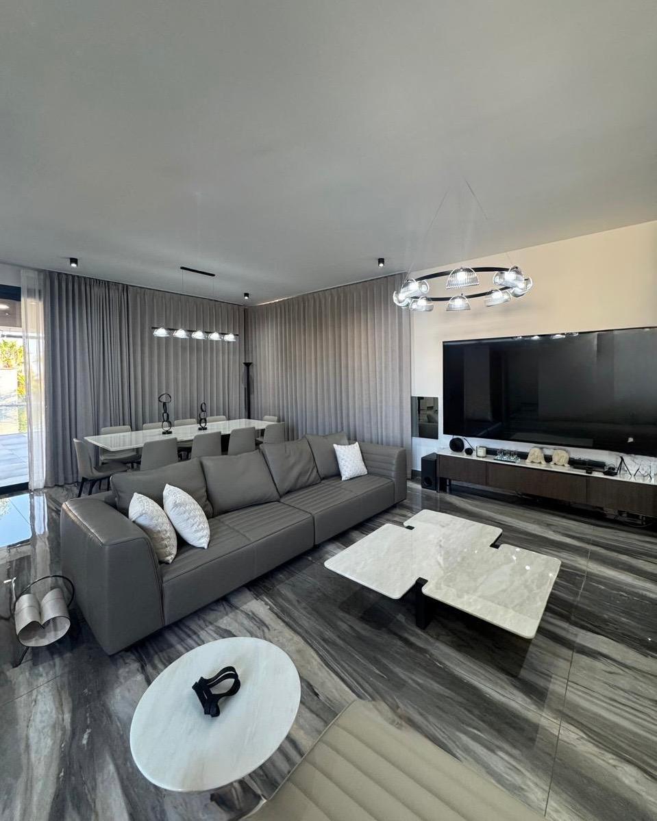 4-Bedroom Villa with Private Pool in Parekklisia photo 2 of 7