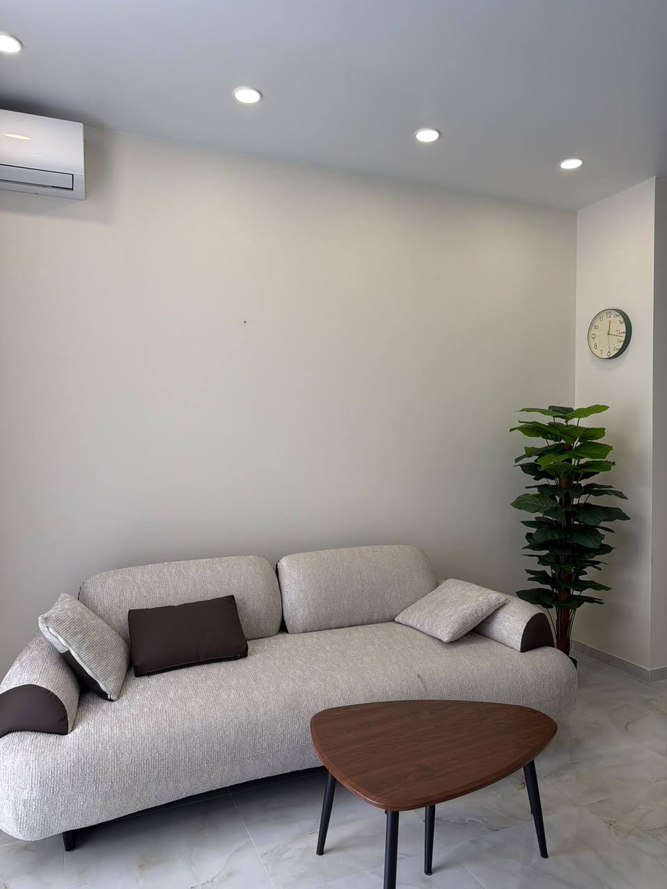 New One-Bedroom Apartment for Rent photo 7 of 8