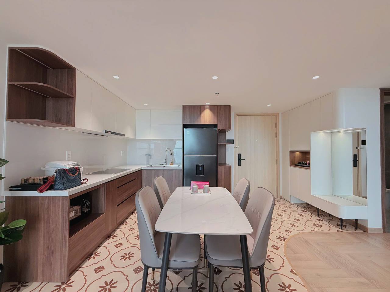 Luxury High-Floor Duplex 2-Bedroom Apartment photo 4 of 8