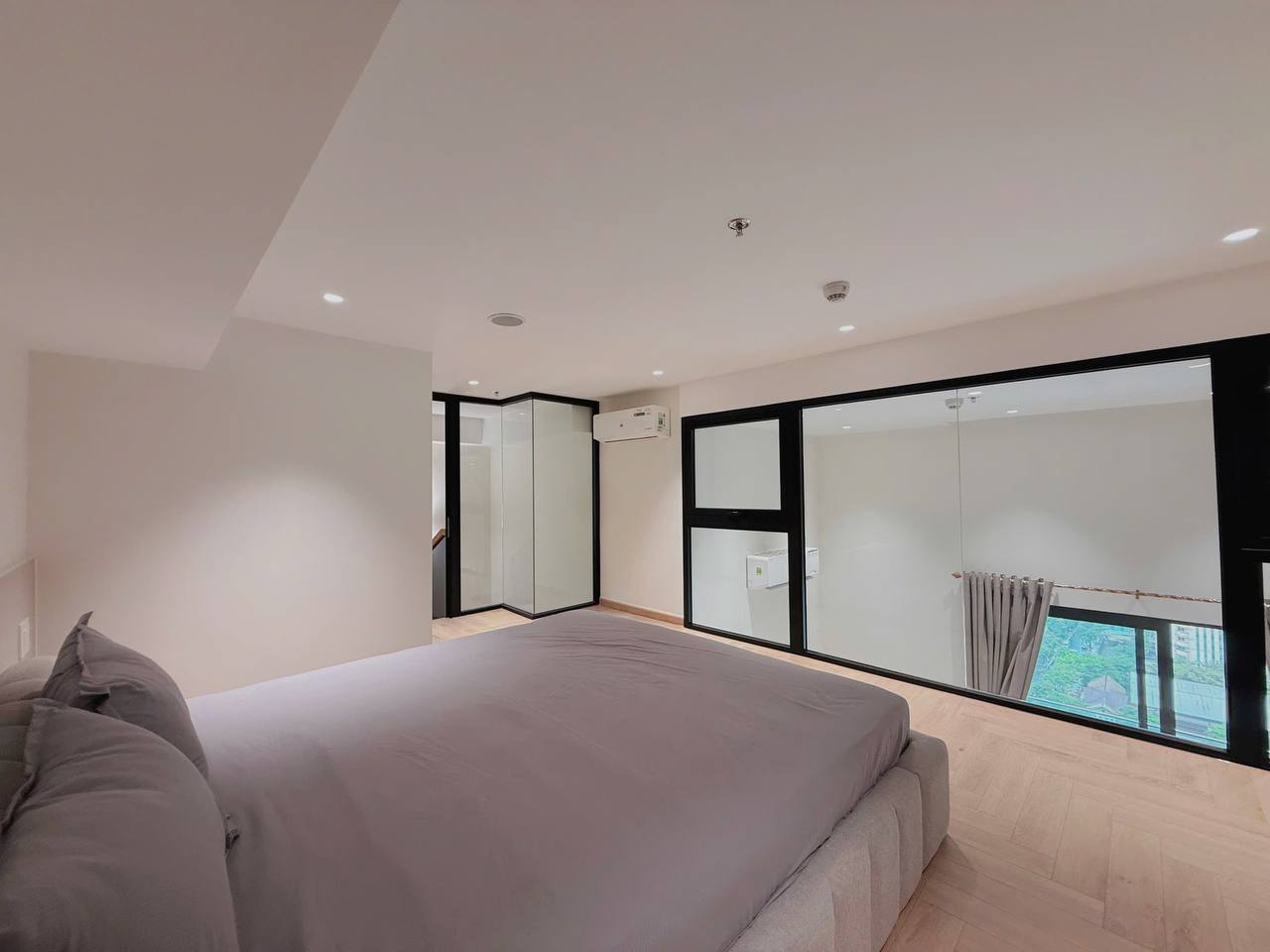 Luxury High-Floor Duplex 2-Bedroom Apartment photo 5 of 8