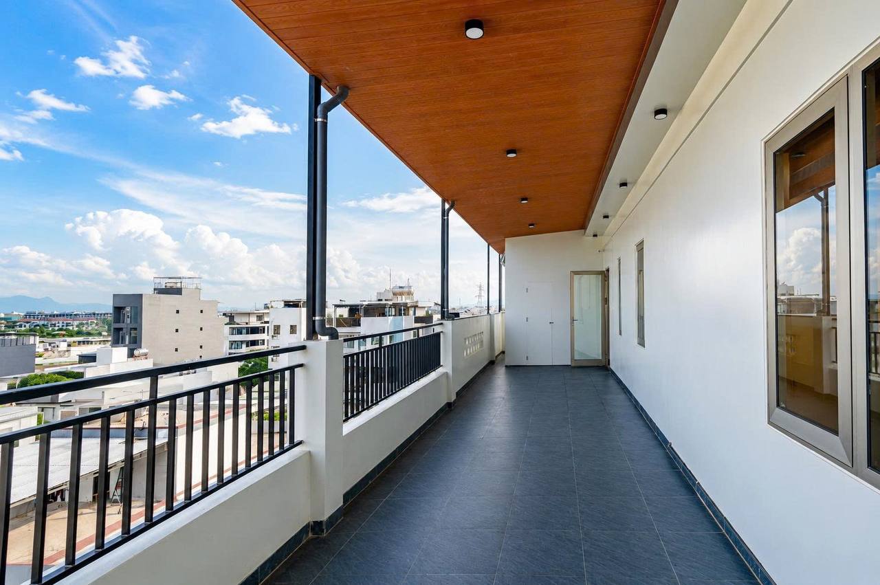 2BR Penthouse Apartment in Khue My photo 2 of 8