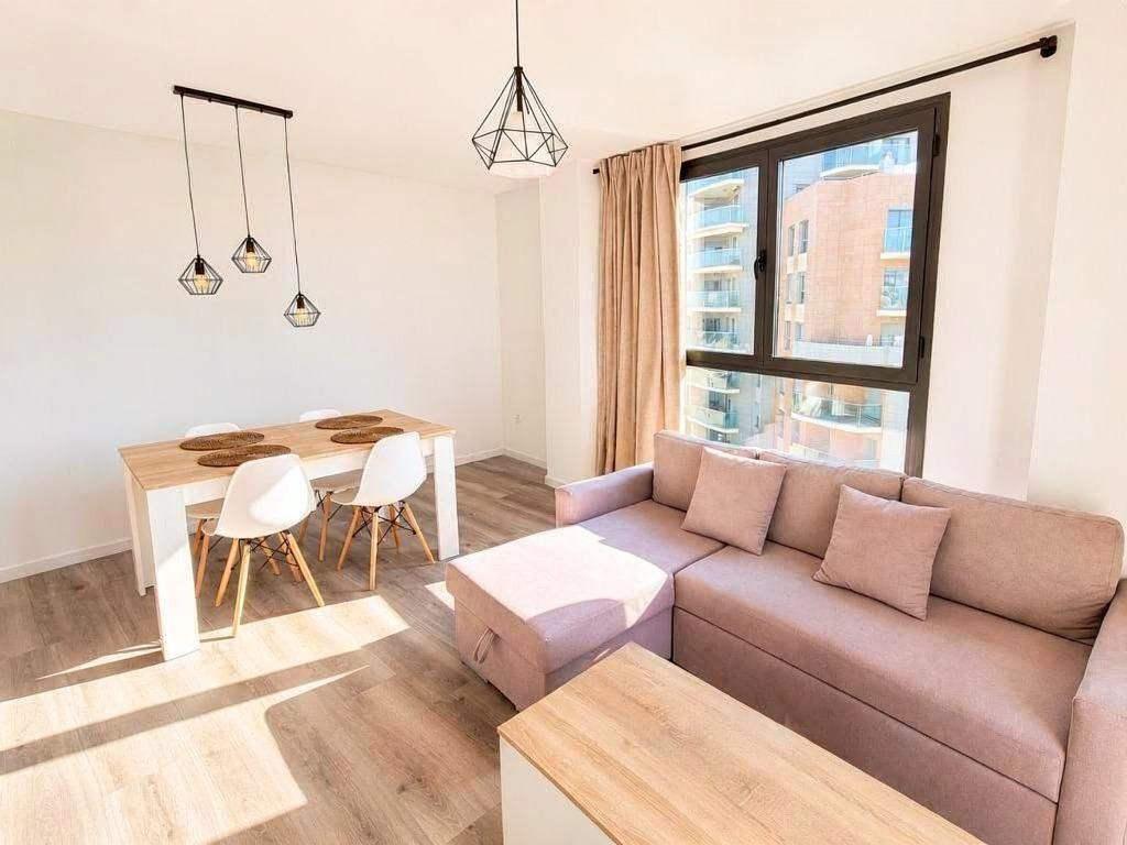 3-Bedroom Apartment in Valencia photo 3 of 8