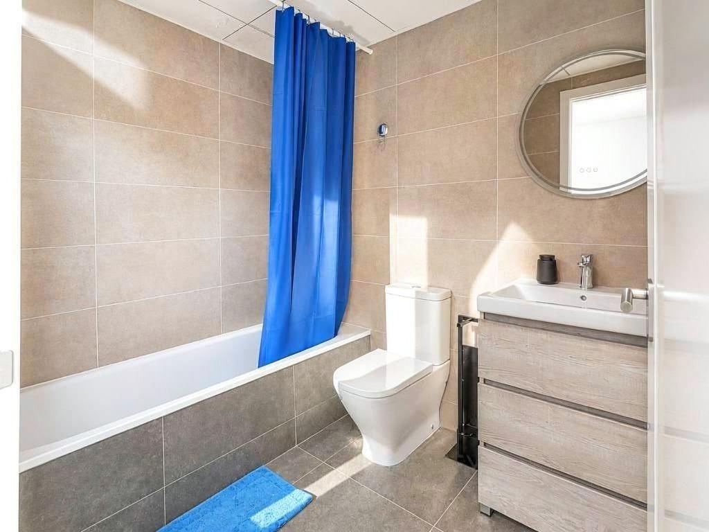 3-Bedroom Apartment in Valencia photo 8 of 8