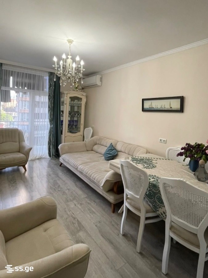 3-Room Apartment for Rent in Batumi photo 1 of 8