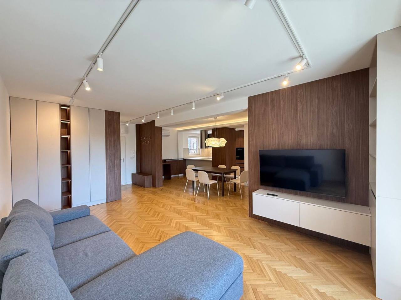 Four-Room Apartment in Novi Beograd photo 2 of 8