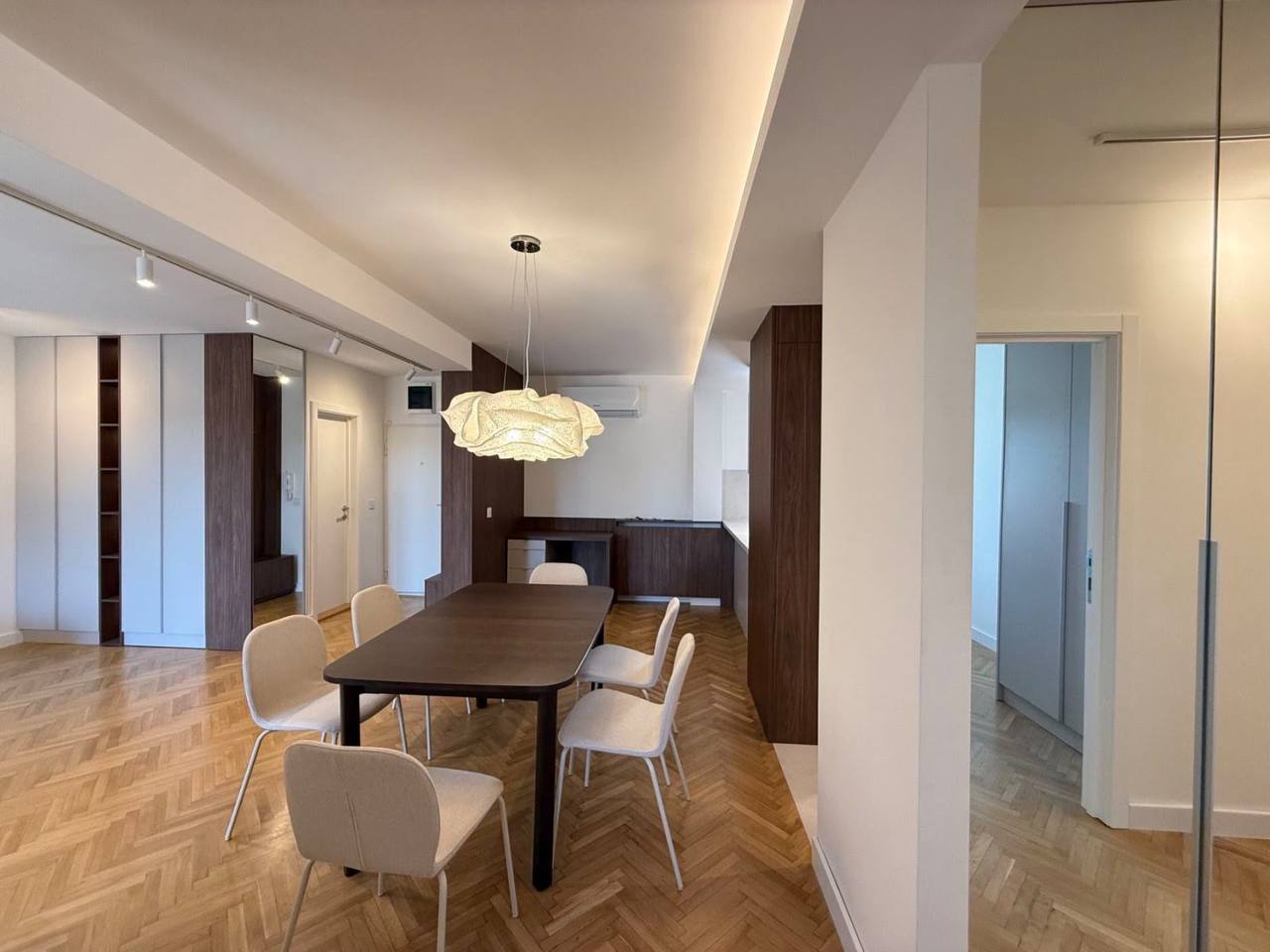 Four-Room Apartment in Novi Beograd photo 3 of 8